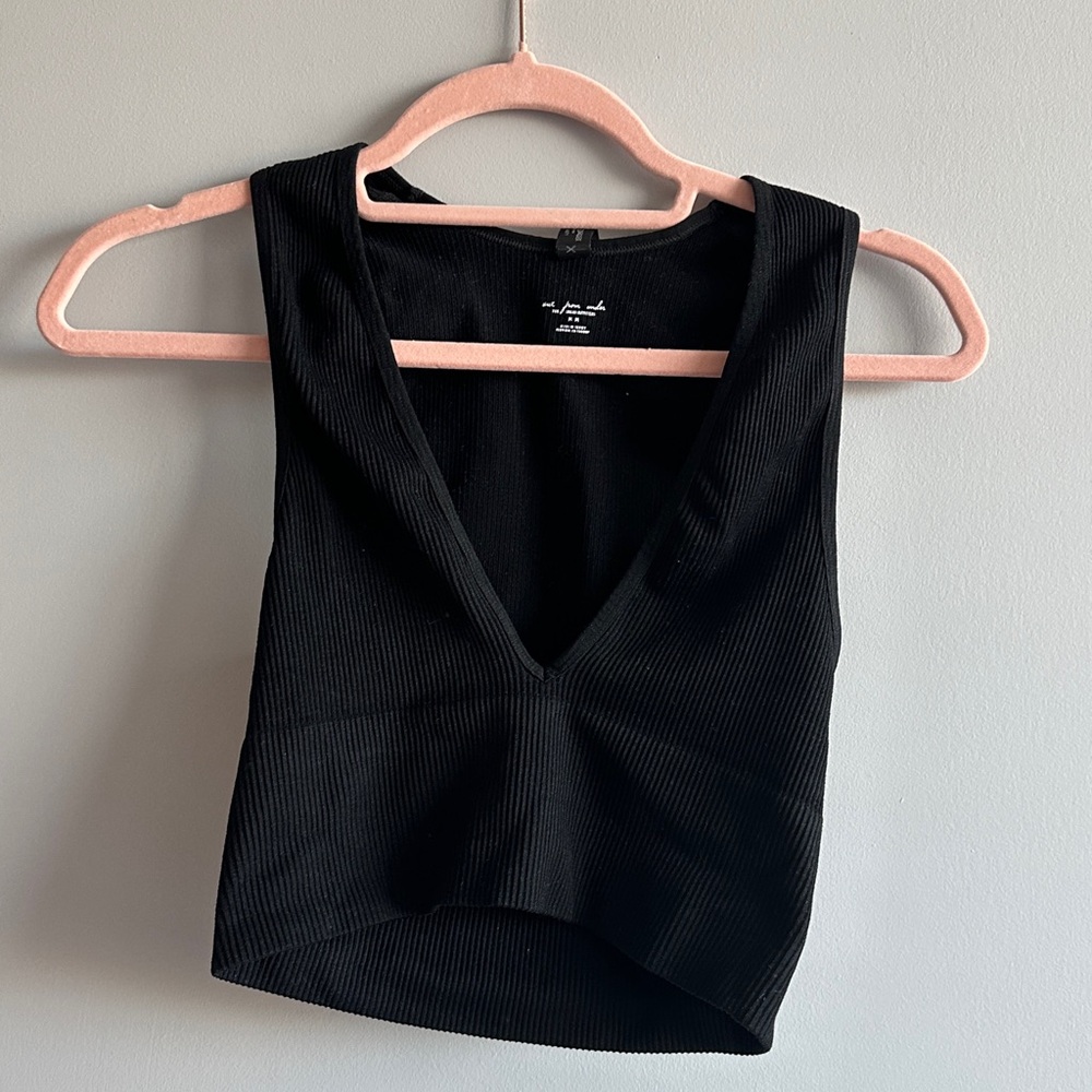 urban outfitters v neck crop top